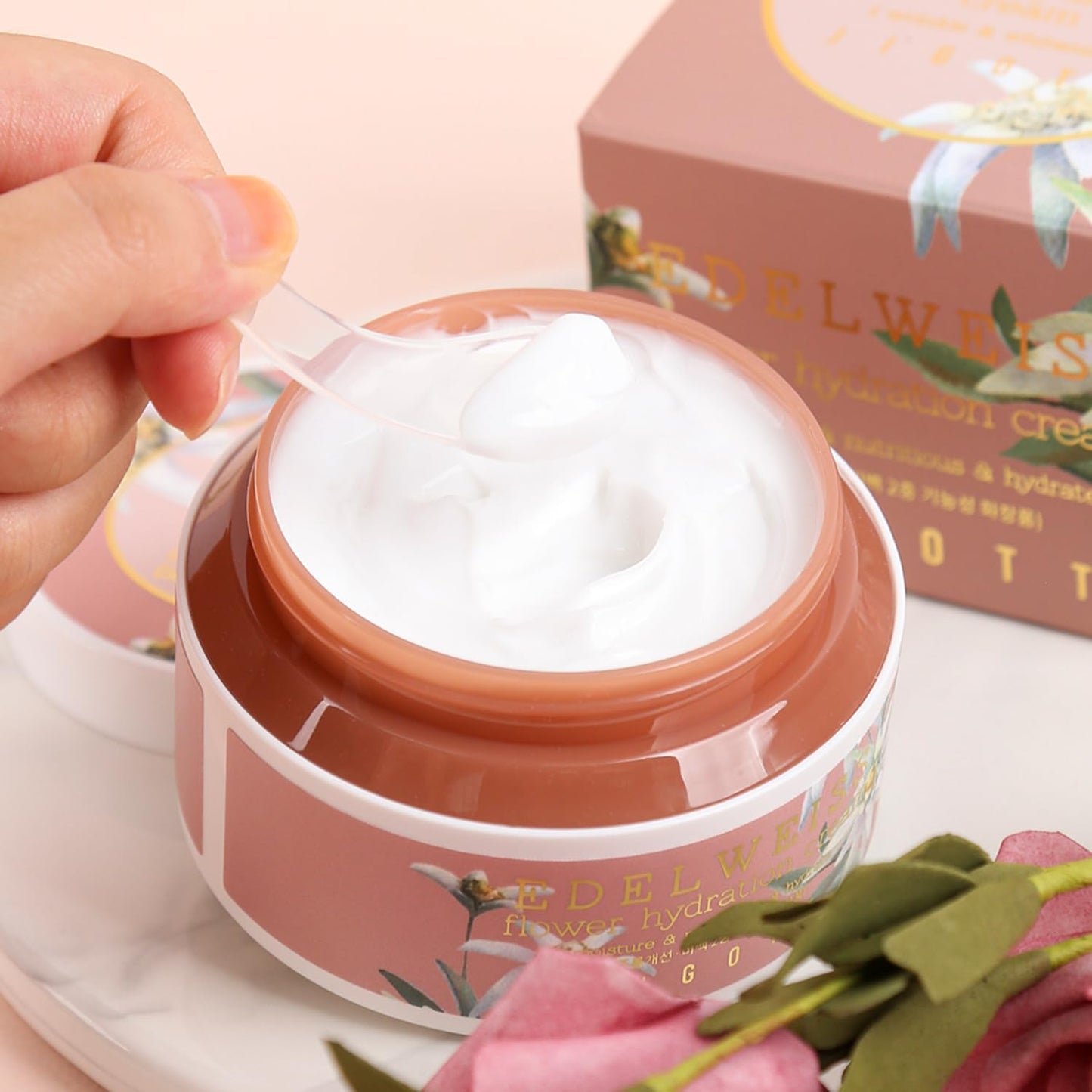 Jigott Edelweiss Flower Moisturizing Cream