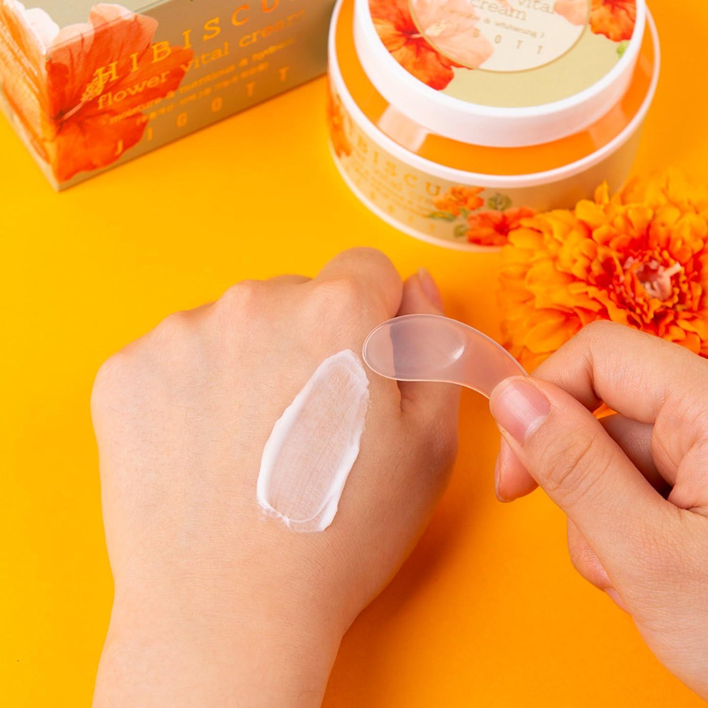 Jigott Hibiscus Flower Vital Cream
